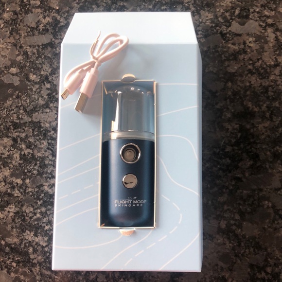 Flight mode skincare mister - Picture 2 of 4